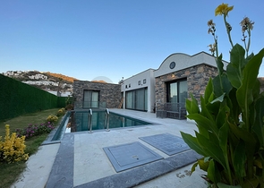 فلل بتصميم انيق - 5 غرف وصالتين - في بودروم 