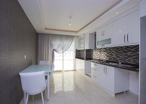 مطبخ منفصل - شقة 3 غرف نوم وصالة - مع الاثاث - في مهموتلار / الانيا 