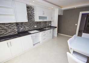 مطبخ منفصل - شقة 3 غرف نوم وصالة - مع الاثاث - في مهموتلار / الانيا 