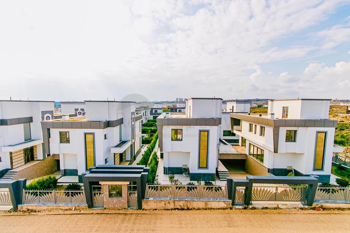 فلل جاهزة 3 + 1 و 5 + 1 في لارا انطاليا