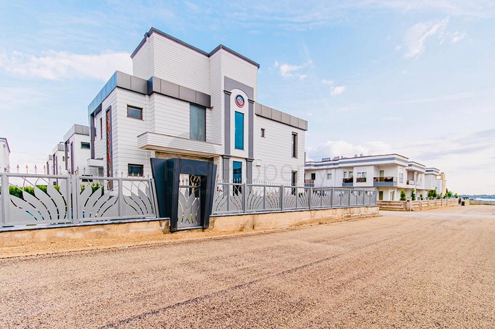 فلل جاهزة 3 + 1 و 5 + 1 في لارا انطاليا