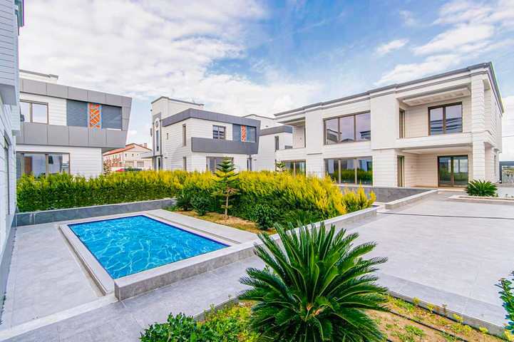 فلل جاهزة 3 + 1 و 5 + 1 في لارا انطاليا