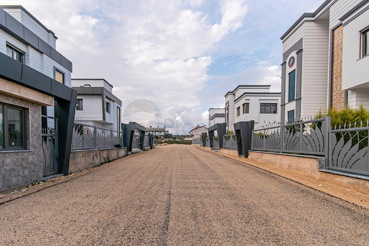 فلل جاهزة 3 + 1 و 5 + 1 في لارا انطاليا