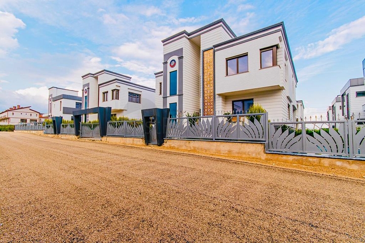 فلل جاهزة 3 + 1 و 5 + 1 في لارا انطاليا