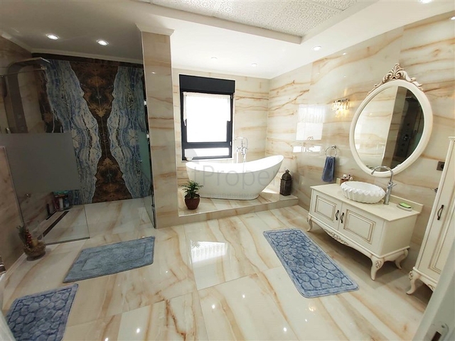 قصر فاخر للبيع في مدينة الانيا 