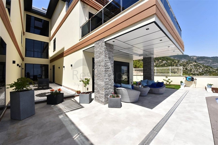 قصر فاخر للبيع في مدينة الانيا 