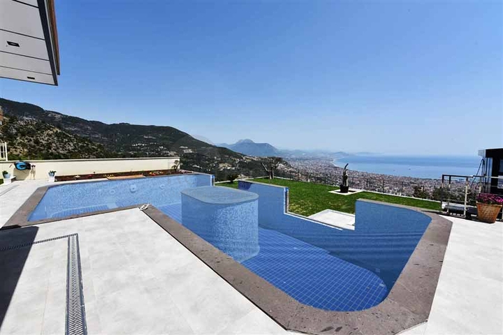 قصر فاخر للبيع في مدينة الانيا 