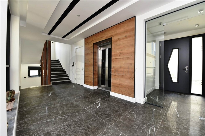 قصر فاخر للبيع في مدينة الانيا 