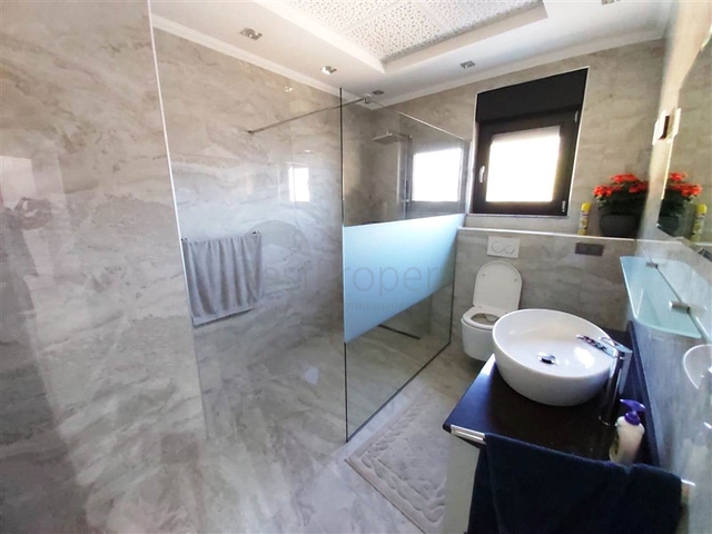 قصر فاخر للبيع في مدينة الانيا 