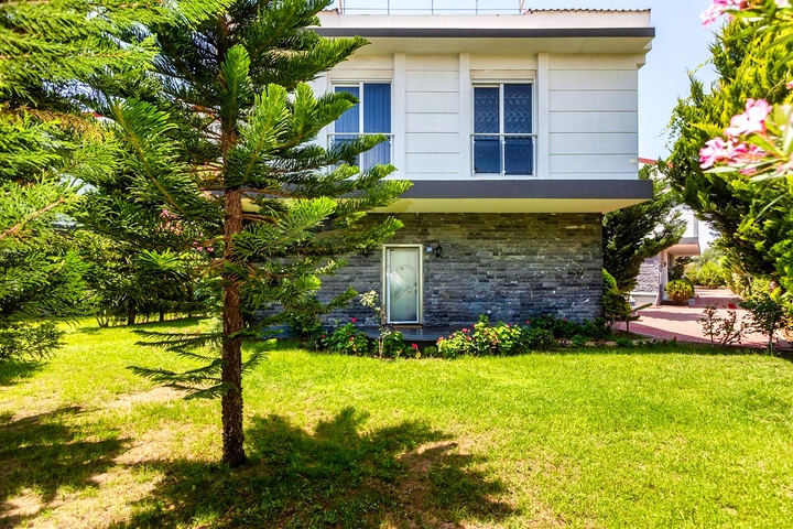 فلل من 4 غرف نوم في انطاليا 5 دقائق من شواطئ لارا