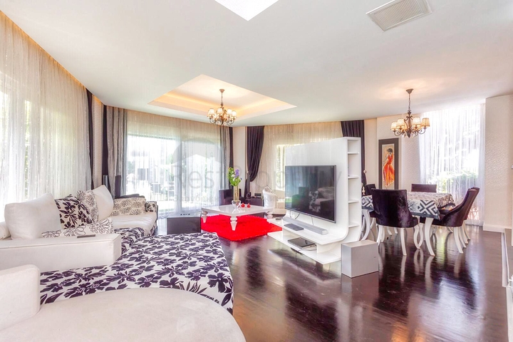 فلل من 4 غرف نوم في انطاليا 5 دقائق من شواطئ لارا