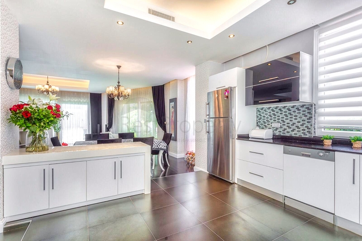 فلل من 4 غرف نوم في انطاليا 5 دقائق من شواطئ لارا