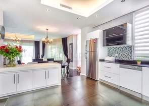 فلل من 4 غرف نوم في انطاليا 5 دقائق من شواطئ لارا