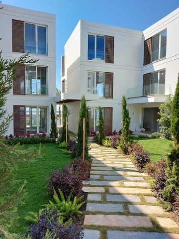 اطلالة بحرية -شقق ودوبلكس ضمن مجمع حديث - في بودروم 