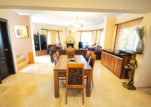 منزل خاص مع 3 غرف نوم في جاميوفا كيمير