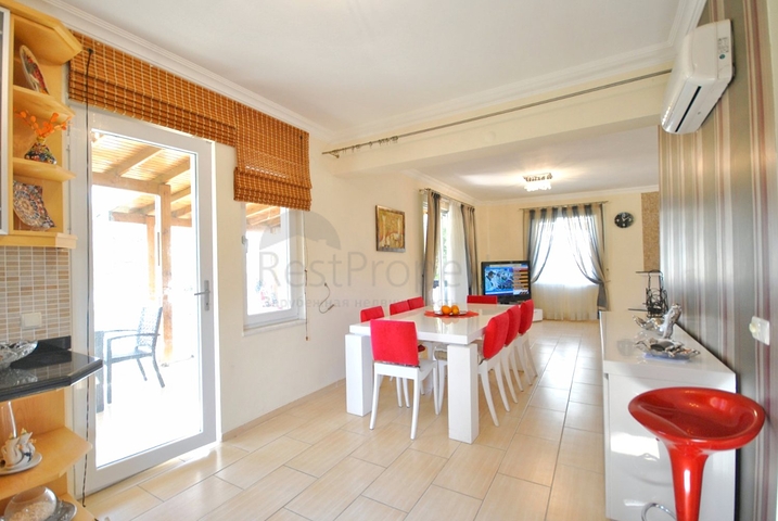 فيلا 4 + 1 على مسافة قريبة من البحر في جاميوفا