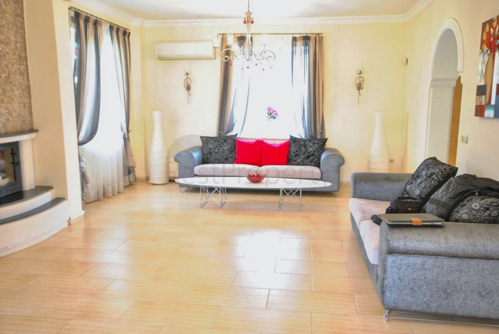 فيلا 4 + 1 على مسافة قريبة من البحر في جاميوفا