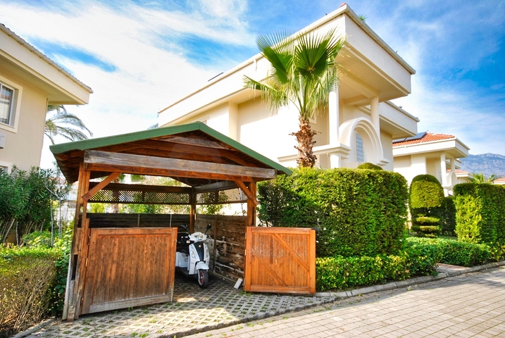 فيلا 4 + 1 على مسافة قريبة من البحر في جاميوفا