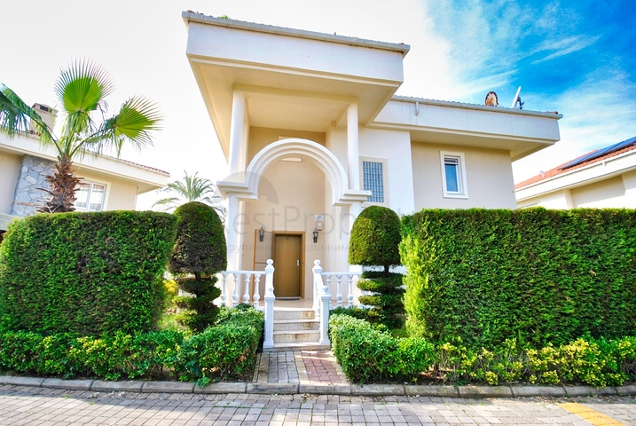 فيلا 4 + 1 على مسافة قريبة من البحر في جاميوفا