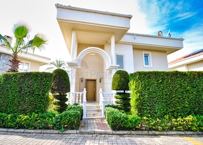 فيلا 4 + 1 على مسافة قريبة من البحر في جاميوفا