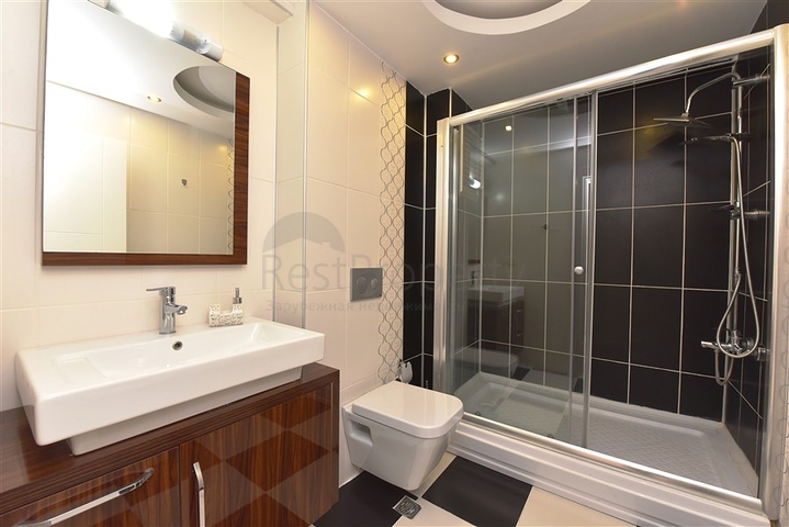 شقة انيقة - بالكون واسع - اطلالة مفتوحة -تصميم غرفة وصالة -في مهموتلار / الانيا 