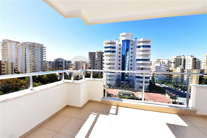 شقة انيقة - بالكون واسع - اطلالة مفتوحة -تصميم غرفة وصالة -في مهموتلار / الانيا 