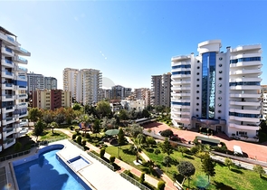 شقة انيقة - بالكون واسع - اطلالة مفتوحة -تصميم غرفة وصالة -في مهموتلار / الانيا 