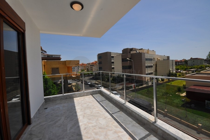 مجمع سكني حديث - جانب المشفى - شقة 2 غرفة وصالة - في اوبا / الانيا 