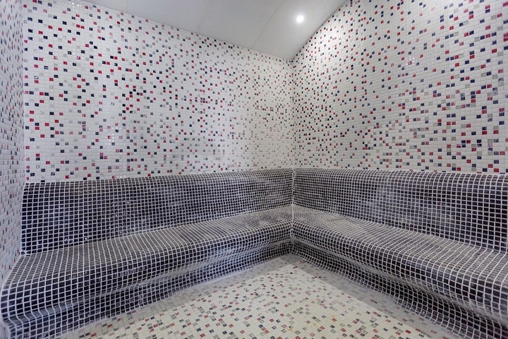 مجمع سكني حديث - جانب المشفى - شقة 2 غرفة وصالة - في اوبا / الانيا 