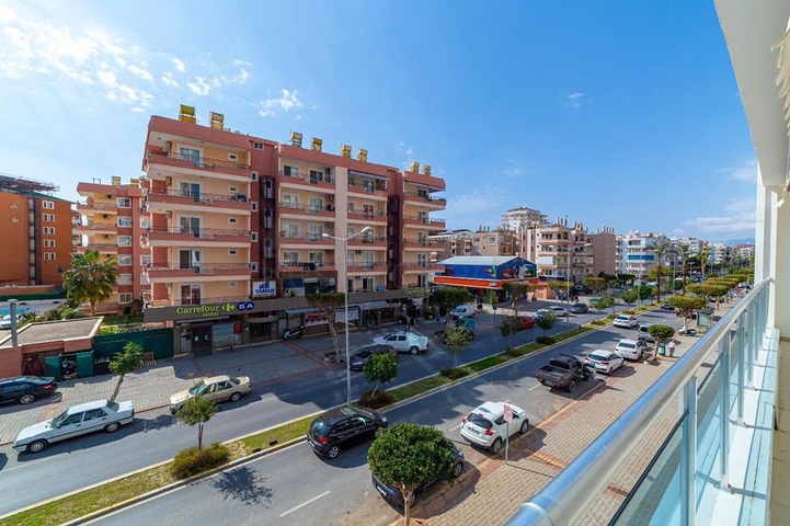 موقع مميز - تراس واسع - 3 غرف وصالة مفروشة - في مهموتلار / الانيا 