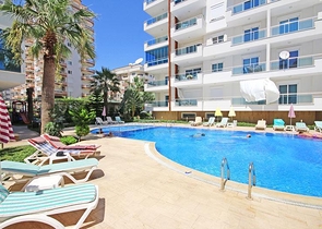 موقع مميز - تراس واسع - 3 غرف وصالة مفروشة - في مهموتلار / الانيا 