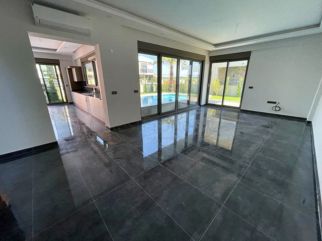 فلل 4 + 1 في المرحلة النهائية من البناء في انطاليا