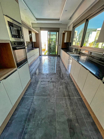 فلل 4 + 1 في المرحلة النهائية من البناء في انطاليا