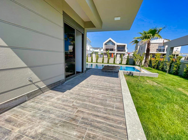 فلل 4 + 1 في المرحلة النهائية من البناء في انطاليا