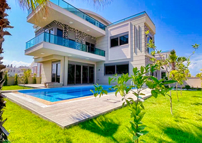 فلل 4 + 1 في المرحلة النهائية من البناء في انطاليا