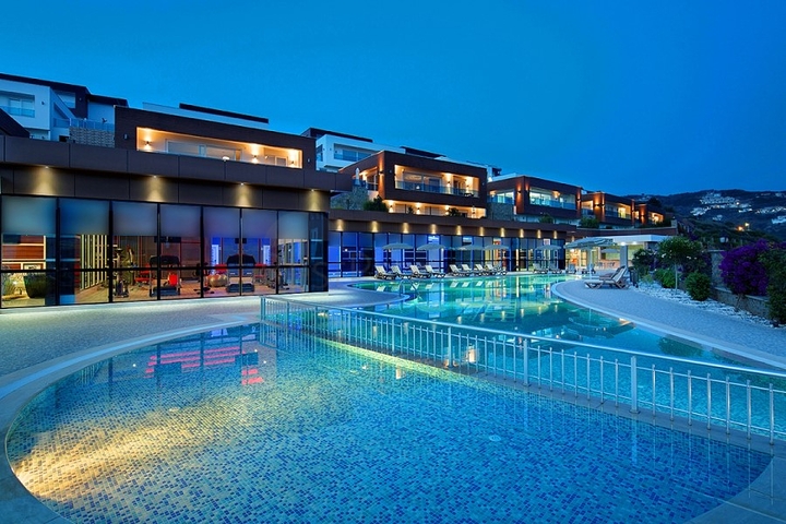 مجمع فاخر - شقة عائلية انيقة -2 غرفة وصالة -في كارجي جاك / الانيا