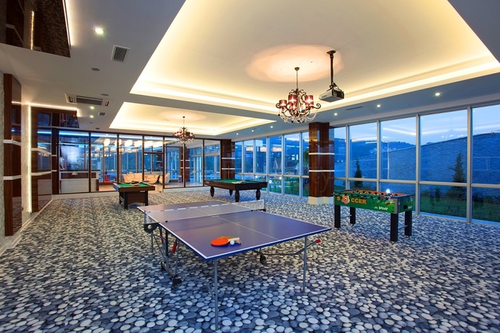 مجمع فاخر - شقة عائلية انيقة -2 غرفة وصالة -في كارجي جاك / الانيا