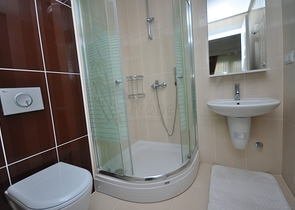 مجمع فاخر - شقة عائلية انيقة -2 غرفة وصالة -في كارجي جاك / الانيا