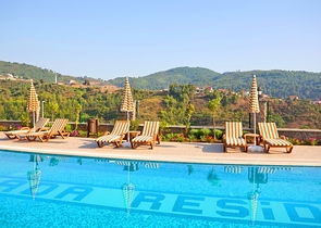 مجمع فاخر - شقة عائلية انيقة -2 غرفة وصالة -في كارجي جاك / الانيا