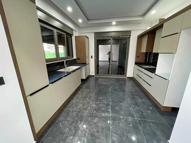 فلل 4 + 1 مع مسبح خاص في قادرية بيليك