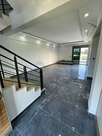 فلل 4 + 1 مع مسبح خاص في قادرية بيليك