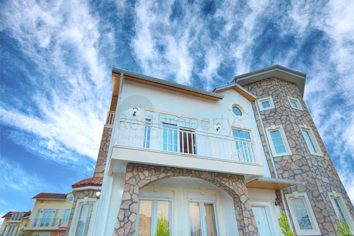 فيلا 4 + 1 مع مسبح على مسافة قريبة من الشاطئ في بيليك