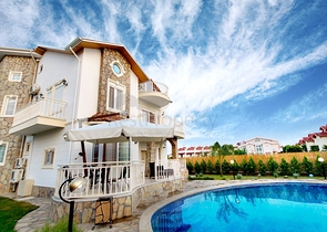 فيلا 4 + 1 مع مسبح على مسافة قريبة من الشاطئ في بيليك