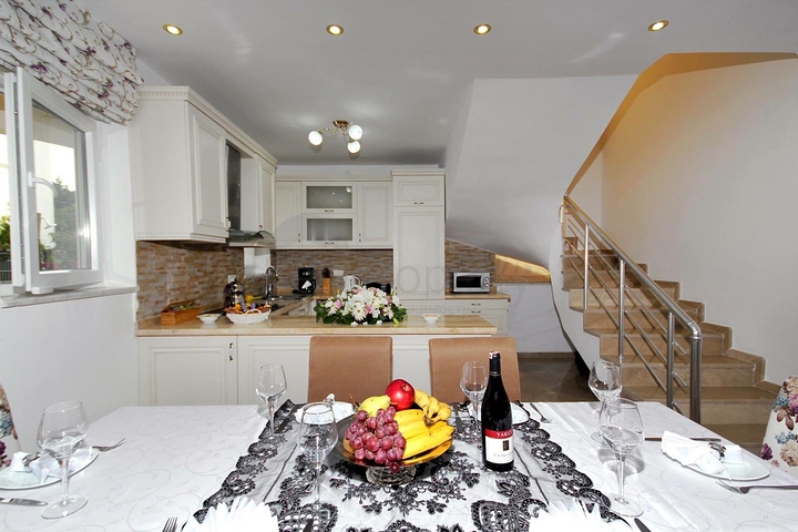 فيلا 3 + 1 مفروشة مع مسبح خاص في بيليك