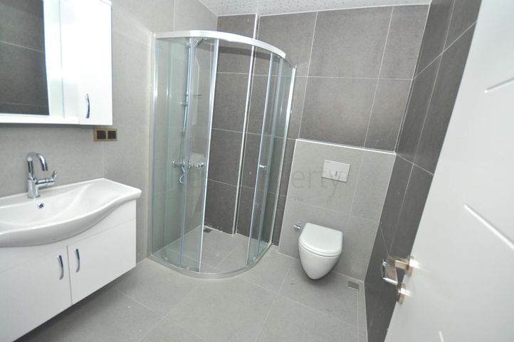 بجانب المشفى -شقة دوبلكس 2 غرفة وصالة -مجمع حديث - في اوبا / الانيا 