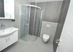 بجانب المشفى -شقة دوبلكس 2 غرفة وصالة -مجمع حديث - في اوبا / الانيا 