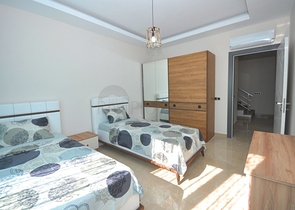 بجانب المشفى -شقة دوبلكس 2 غرفة وصالة -مجمع حديث - في اوبا / الانيا 