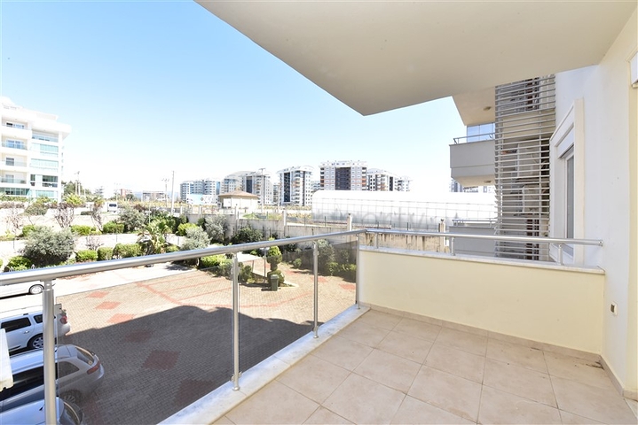 سعر منافس - شقة 1 غرفة وصالة -ضمن محمع 5 نجوم - في افسلار / الانيا 