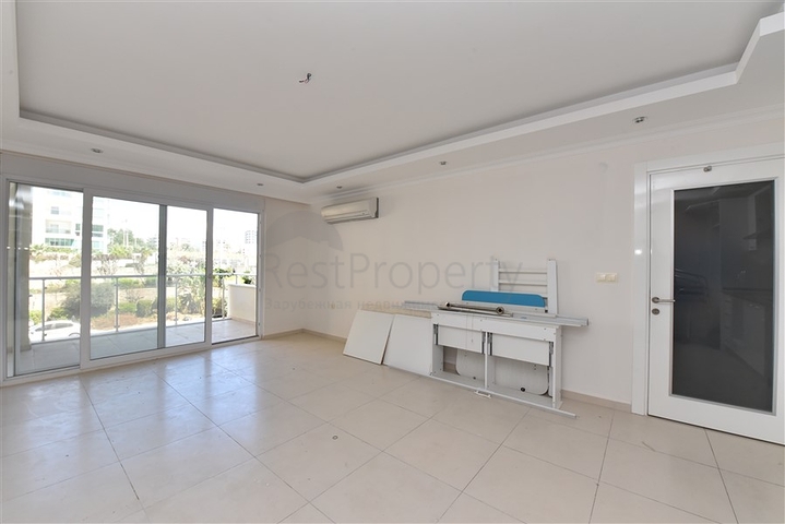 سعر منافس - شقة 1 غرفة وصالة -ضمن محمع 5 نجوم - في افسلار / الانيا 