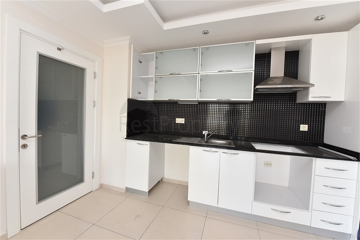 سعر منافس - شقة 1 غرفة وصالة -ضمن محمع 5 نجوم - في افسلار / الانيا 